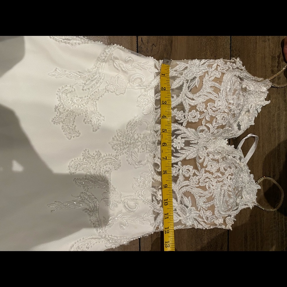 WEDDING DRESS - Picture 9 of 15